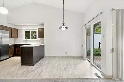 12215 Foxpoint Drive, Saint Louis, MO 63043 - Photo 13