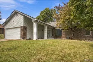 12215 Foxpoint Dr, Saint Louis, MO 63043 - Photo 1
