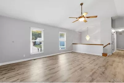 12243 Foxpoint Drive, Maryland Heights, MO 63043 - Photo 9