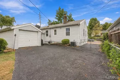 9458 Mackenzie Road, Affton, MO 63123 - Photo 7