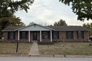 2 Country Farm Blvd, Saint Peters, MO 63376 - Photo 1