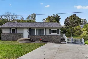 27 Lillian Dr, Saint Charles, MO 63304 - Photo 3