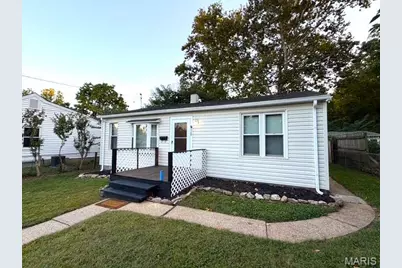 529 Emmons Avenue, Saint Charles, MO 63301 - Photo 1