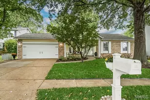 3049 Arrowhead Point Dr, Oakville, MO 63129 - Photo 1