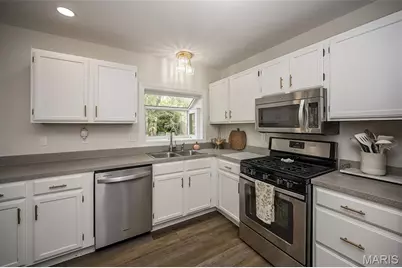 3049 Arrowhead Point Drive, Oakville, MO 63129 - Photo 11