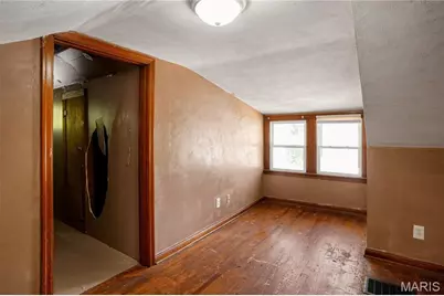 300 S Clark Avenue, Ferguson, MO 63135 - Photo 13