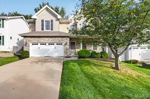 926 Twin Pine Dr, Des Peres, MO 63131 - Photo 1