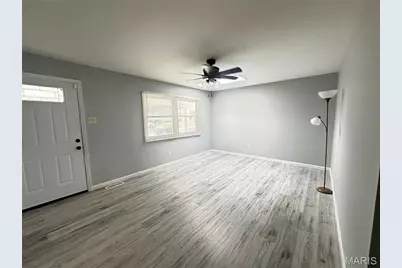 12469 Glengate Drive, Maryland Heights, MO 63043 - Photo 3