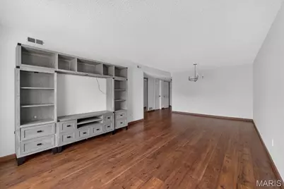 942 Guelbreth Lane #300, Creve Coeur, MO 63141 - Photo 5