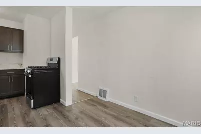 5673 Parchester Drive, Saint Louis, MO 63121 - Photo 9