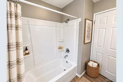 631 Holiday Avenue, Hazelwood, MO 63042 - Photo 13