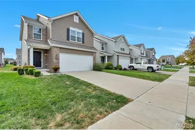 335 Charlestowne Place Drive, Saint Charles, MO 63301 - Photo 3