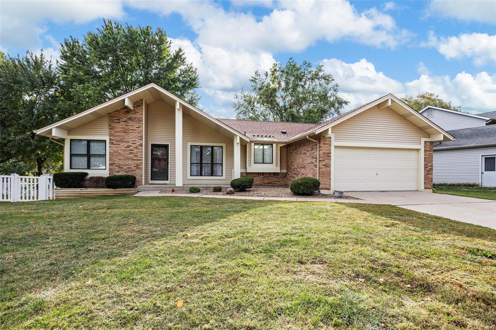 1611 Whitehirst Manor Dr, Saint Charles, MO 63304 - MLS 22064876 ...