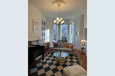 1829 Kennett Place, Saint Louis, MO 63104 - Photo 1