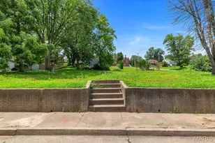 1219 N 4th St, Saint Charles, MO 63301 - Photo 1