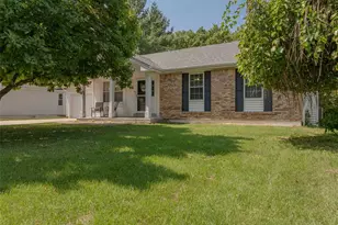17 Applehill Ct, Saint Peters, MO 63376 - Photo 1