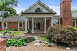 19 Woodbridge Mnr Rd, Creve Coeur, MO 63141 - Photo 1