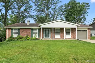 809 Fernview Dr, Creve Coeur, MO 63141 - Photo 1