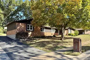 655 Hunters Ridge Dr, Ferguson, MO 63135 - Photo 1