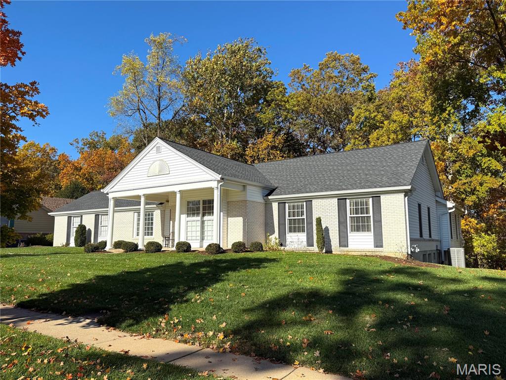15113 Isleview Dr, Chesterfield, MO 63017 - MLS 25069352 - Coldwell Banker