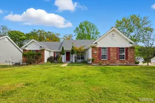 1718 Pheasant Run Dr, Maryland Heights, MO 63043 - Photo 1