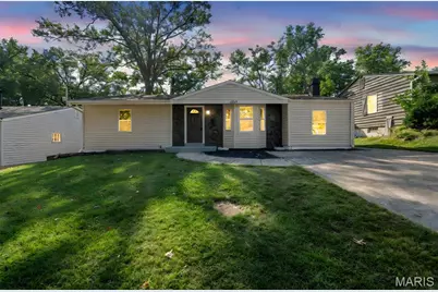 6870 Foxcroft Drive, Saint Louis, MO 63123 - Photo 1