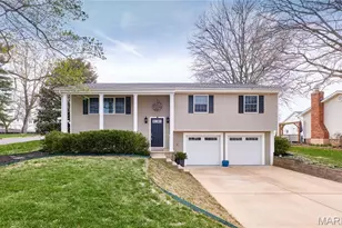 11900 Grant Pl, Des Peres, MO 63131 - Photo 1