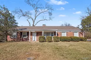 945 Warwick Ln, Ballwin, MO 63011 - Photo 1