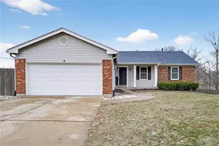 4 Walnut Creek Ct, Saint Charles, MO 63304 - Photo 1