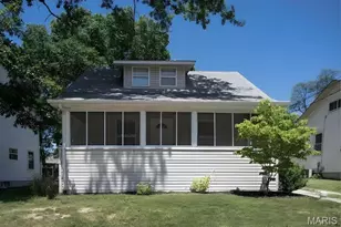 329 Rose Ln, Kirkwood, MO 63122 - Photo 1