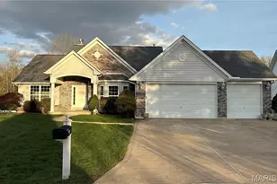 819 Hidden Spring Dr, Saint Charles, MO 63304 - Photo 1