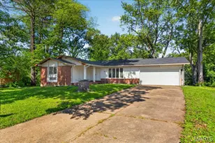 4 Cameo Ct, Florissant, MO 63033 - Photo 1