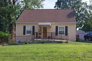 915 McDonough St, Saint Charles, MO 63301 - Photo 1