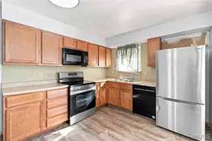 12022 Trampe Heights Ln, Hazelwood, MO 63138 - Photo 11