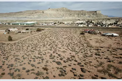 1100 S Revolution Way, Big Water, UT 84741 - Photo 31