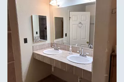 1100 S Revolution Way, Big Water, UT 84741 - Photo 11