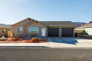 1558 S Creekside Dr E, Kanab, UT 84741 - Photo 1