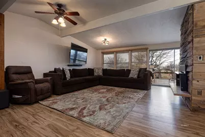 61 W 200 N, Kanab, UT 84741 - Photo 7