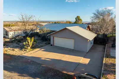 859 W Vance Dr, Kanab, UT 84741 - Photo 3