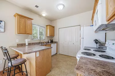 300 E 300 N #J2, Kanab, UT 84741 - Photo 9