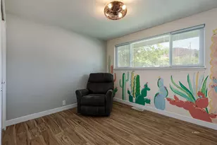61 W 200 N, Kanab, UT 84741 - Photo 13