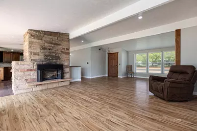 61 W 200 N, Kanab, UT 84741 - Photo 3