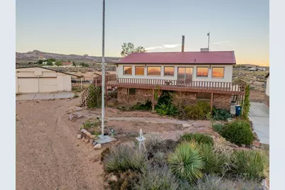 1100 S Revolution Way, Big Water, UT 84741 - Photo 9