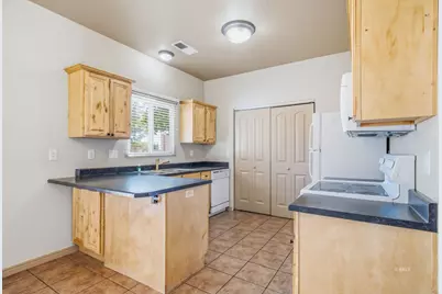 300 E 300 N #F6, Kanab, UT 84741 - Photo 11