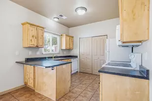 300 E 300 N, Kanab, UT 84741 - Photo 11