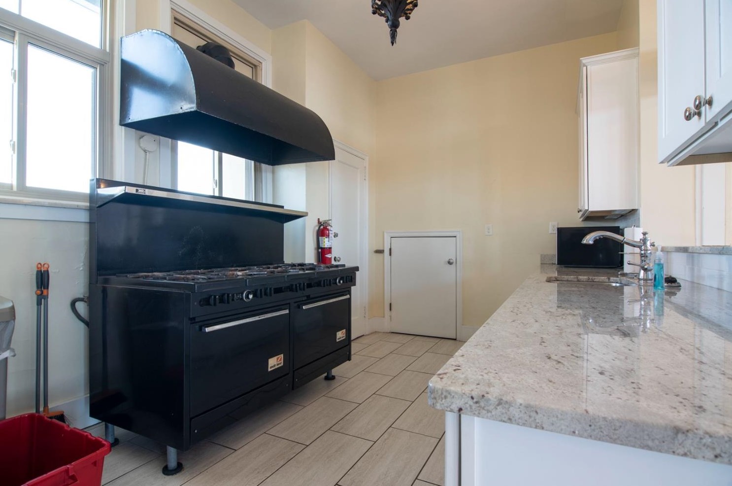 3900 Rose Hill Ave, Cincinnati OH  45229-1422 exterior