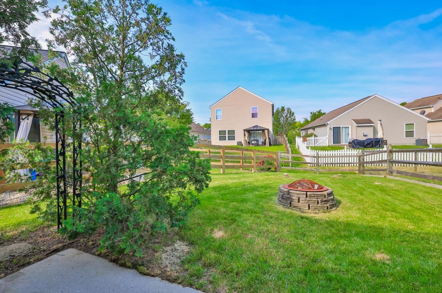 2551 Allegro Ln, Loveland OH 45140-8460 exterior