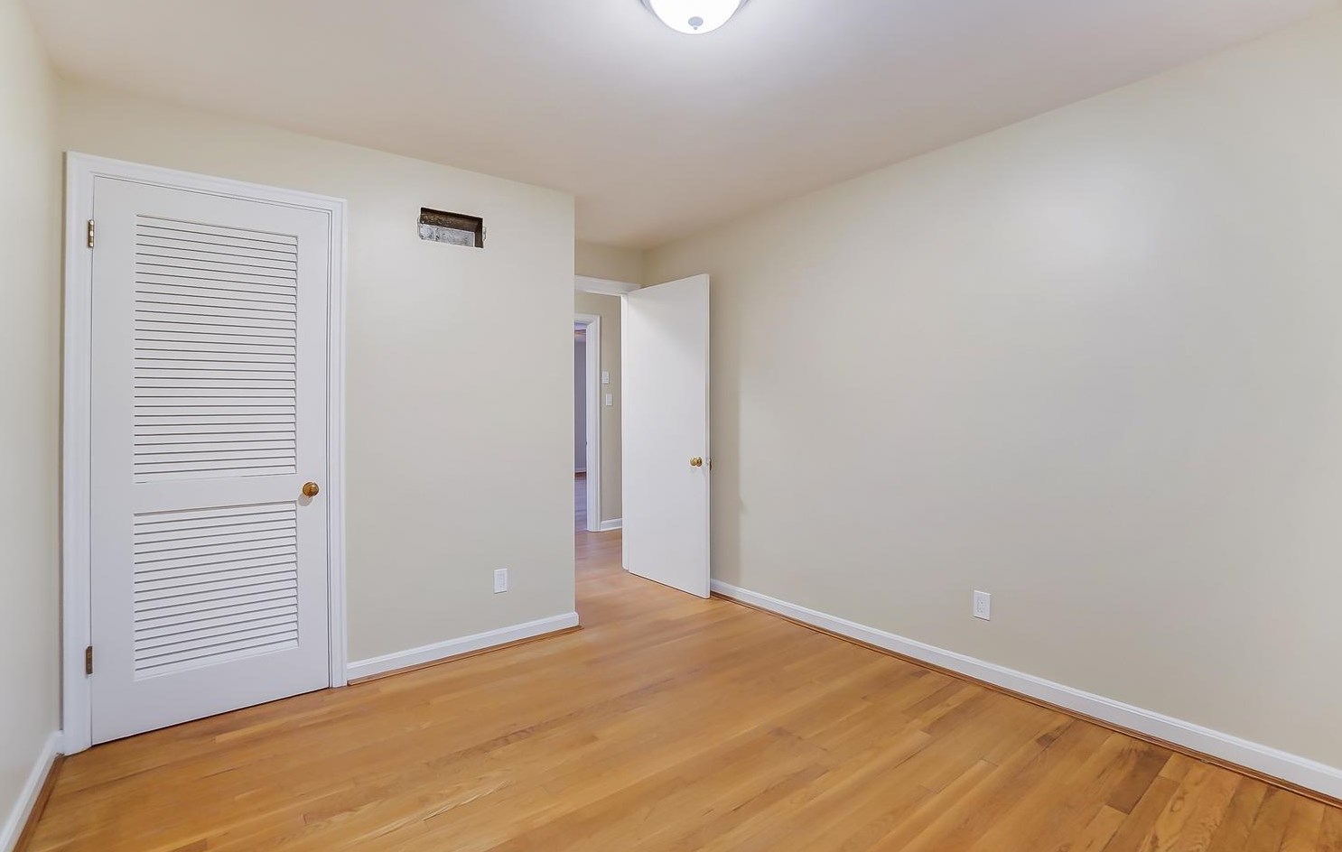 2871 Pineridge Ave, Cincinnati OH  45208-2817 exterior