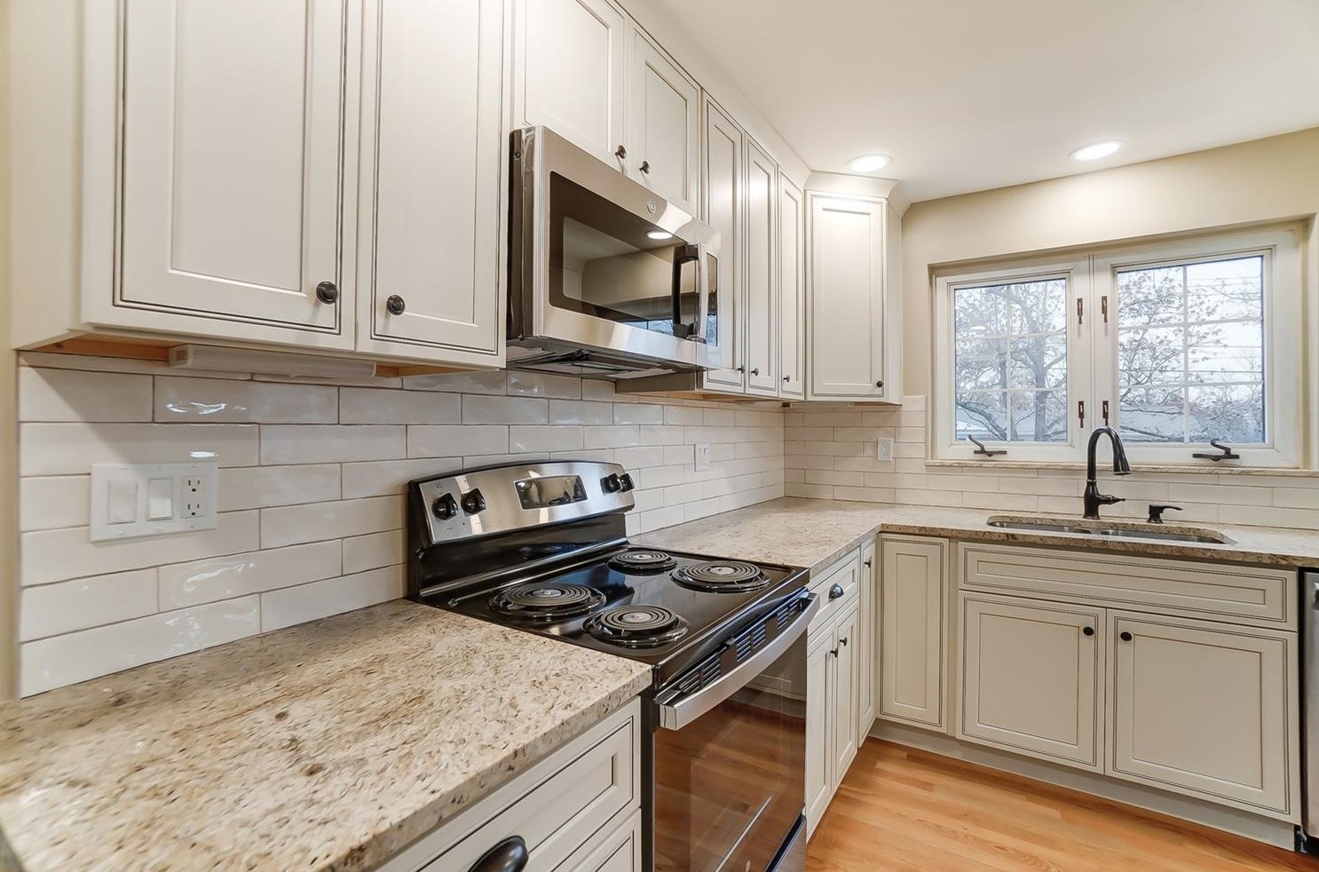 2871 Pineridge Ave, Cincinnati OH  45208-2817 exterior