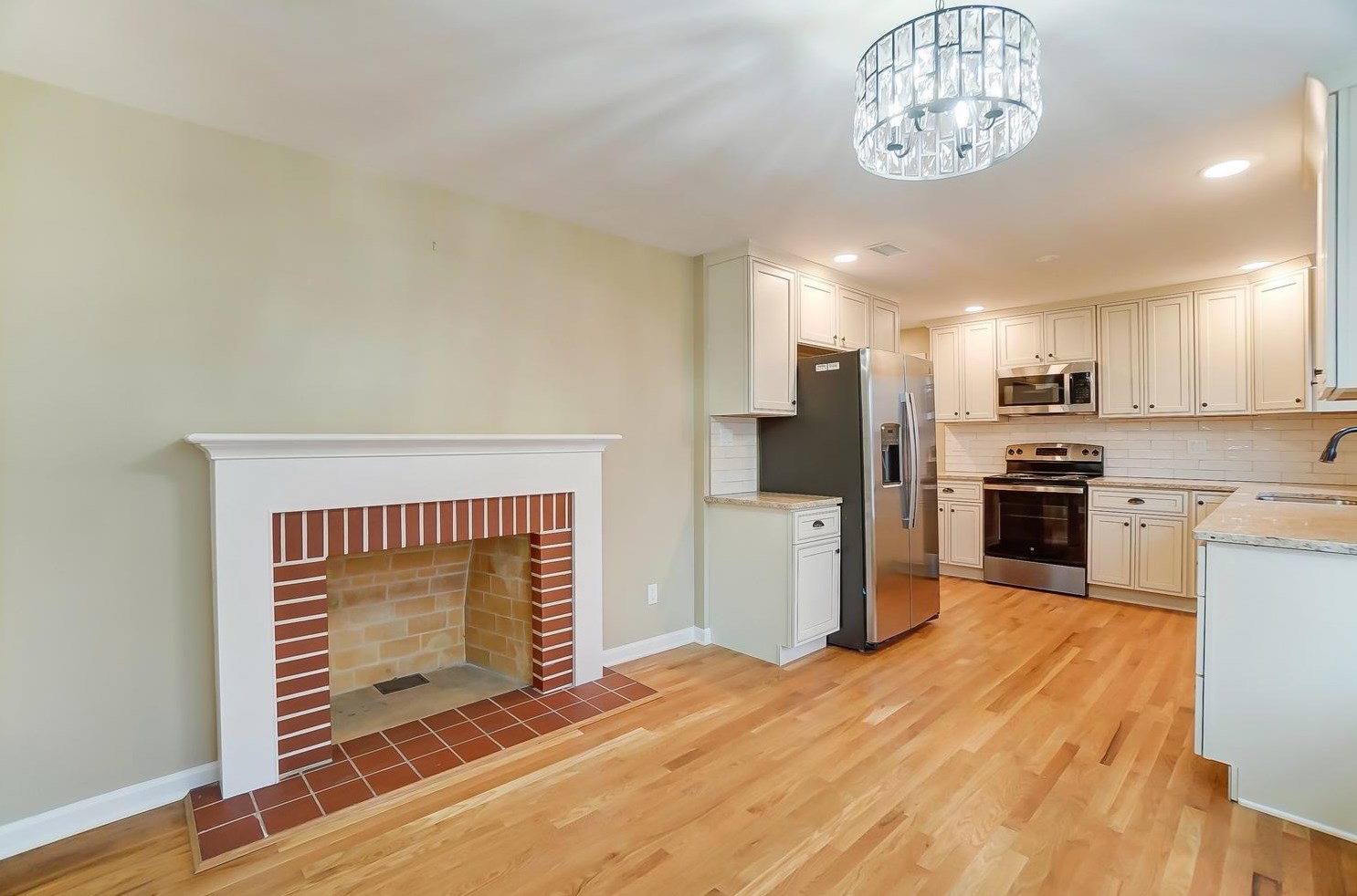 2871 Pineridge Ave, Cincinnati OH  45208-2817 exterior
